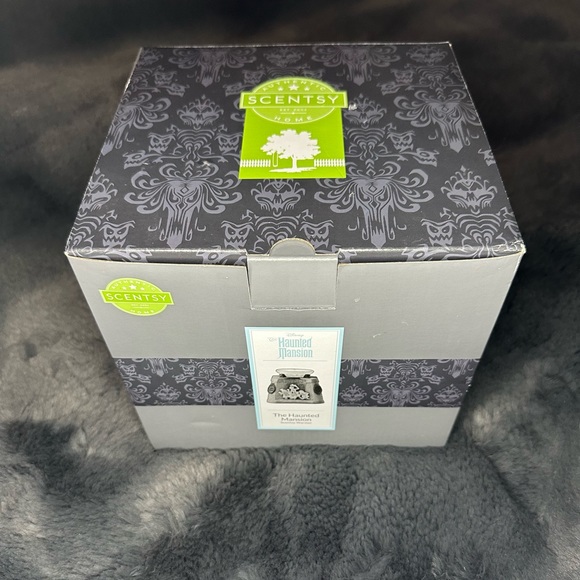 Disney Haunted Mansion Scentsy Warmer - Picture 7 of 11